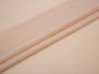 Může polyesterová viskózová podšívka udržovat stabilitu oblečení v horkém a vlhkém prostředí?